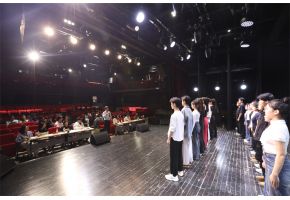 日大美女黑B免费视频高三年级表演专业举行阶段考试